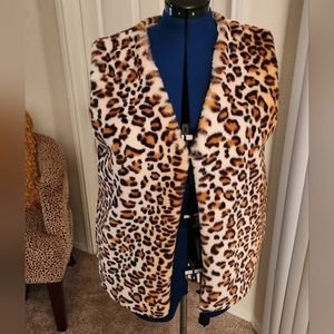Faux fur leopard printed vest, size medium.